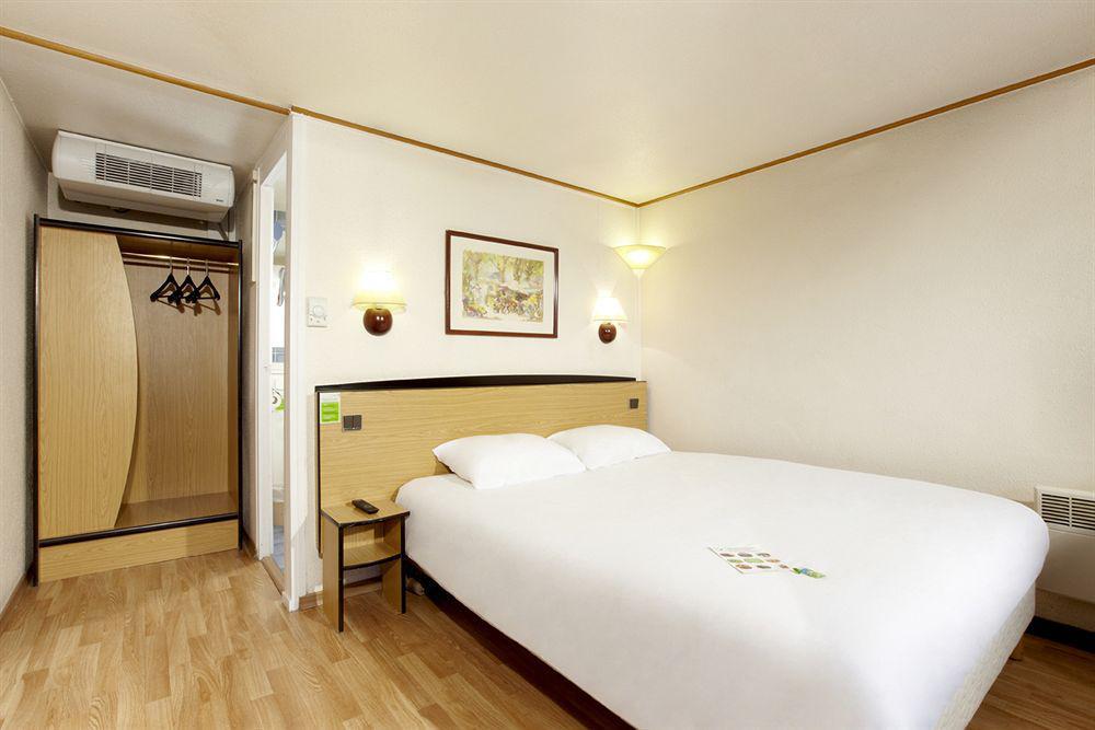 Campanile Pontarlier Otel Oda fotoğraf